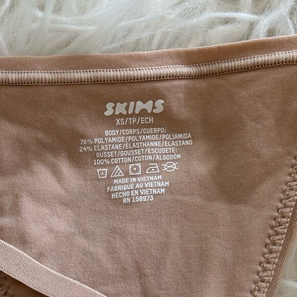 Skims Fits Everybody T-String Thong Clay Size XS - Picture 6 of 7